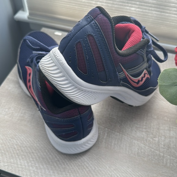 Saucony sneakers - Picture 3 of 5